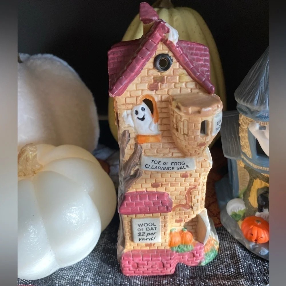1996 Cute-n-Creepy Craft Creations Ceramic Light Up Witch-Mart Halloween House